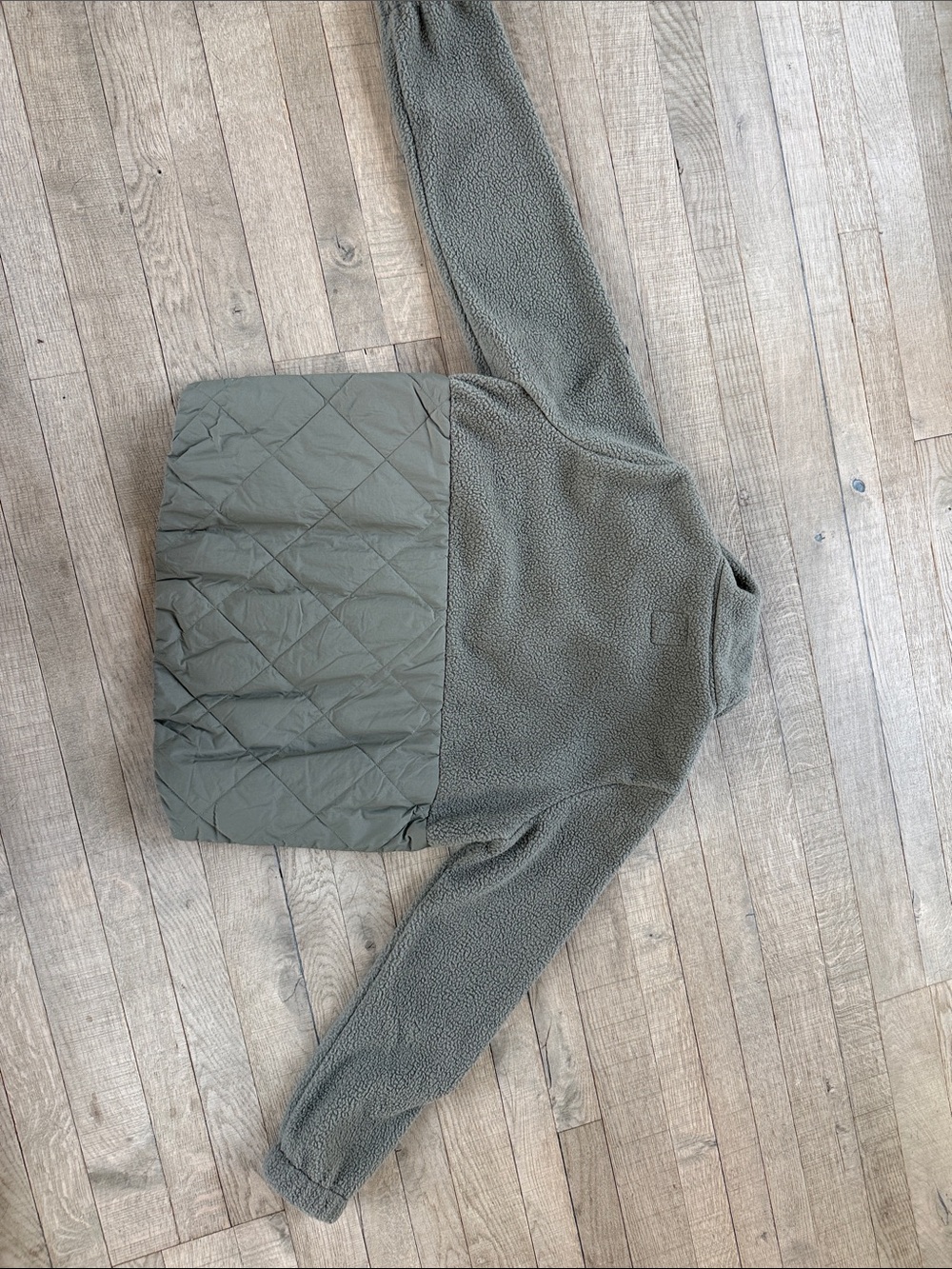 Vuori Women’s Olive Green Mixed-Media Puffer Jacket - Picture 4 of 6